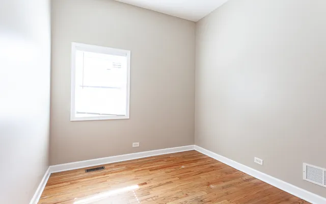 $3,000 | 3138 North Sawyer Avenue, Unit 1, Chicago, IL 60618