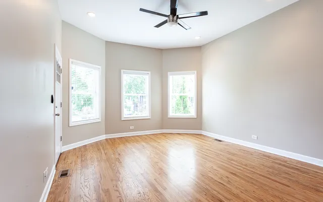 $3,000 | 3138 North Sawyer Avenue, Unit 1, Chicago, IL 60618