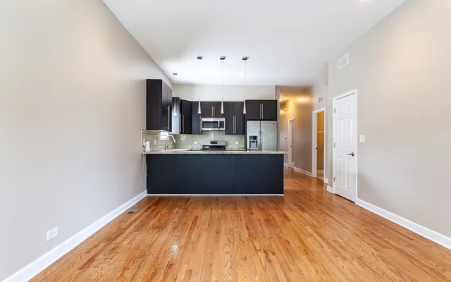 $3,000 | 3138 North Sawyer Avenue, Unit 1, Chicago, IL 60618