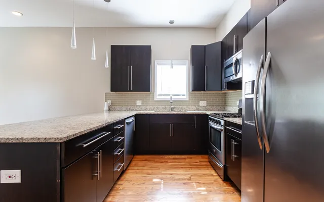 $3,000 | 3138 North Sawyer Avenue, Unit 1, Chicago, IL 60618