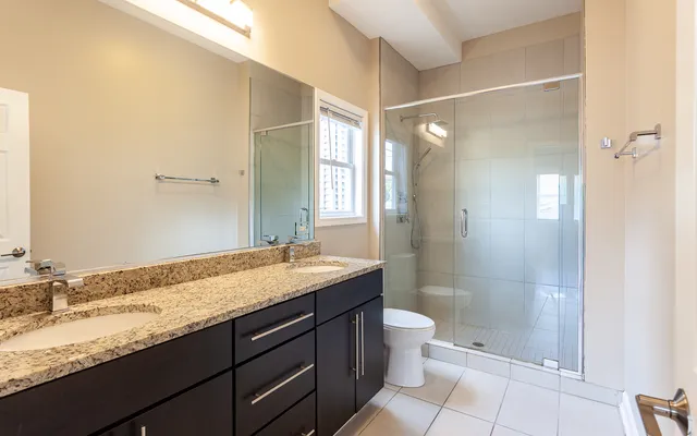 $3,000 | 3138 North Sawyer Avenue, Unit 1, Chicago, IL 60618