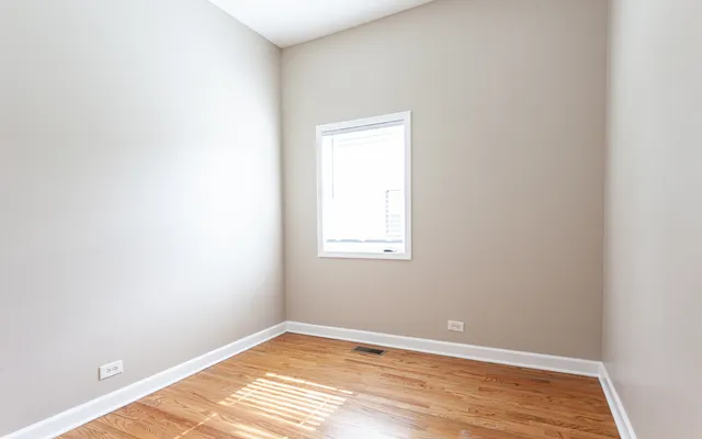 $3,000 | 3138 North Sawyer Avenue, Unit 1, Chicago, IL 60618