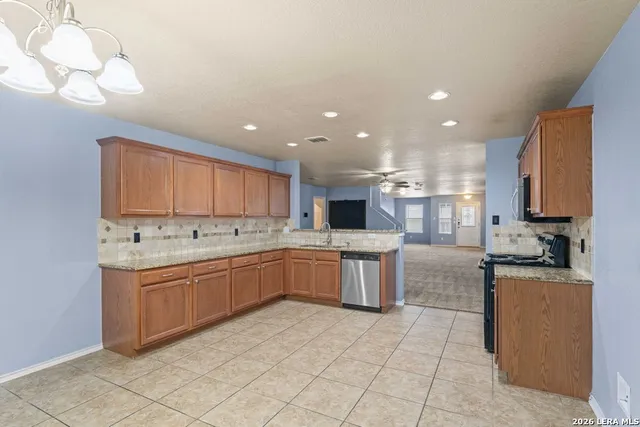 $2,000 | 915 Ridingate Farm, San Antonio, TX 78228