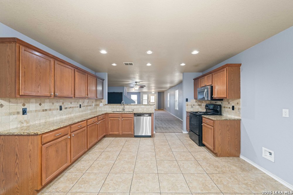 915 Ridingate Farm San Antonio, TX 78228 - Photo 12 of 38