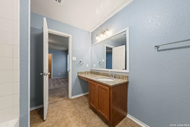 $2,000 | 915 Ridingate Farm, San Antonio, TX 78228