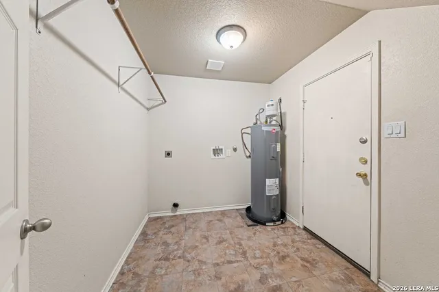 $2,000 | 915 Ridingate Farm, San Antonio, TX 78228