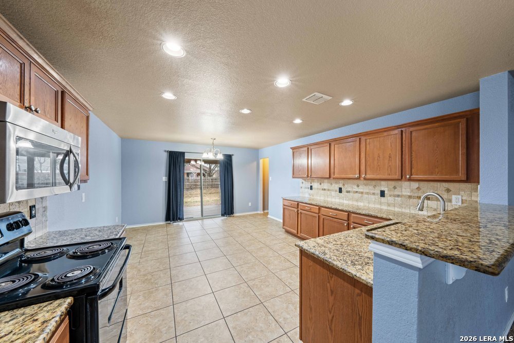 915 Ridingate Farm San Antonio, TX 78228 - Photo 10 of 38