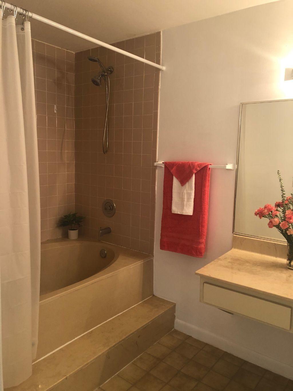 645 Executive Center Drive, Unit R202 West Palm Beach, FL 33401 - Photo 12 of 21 BATHROOM
