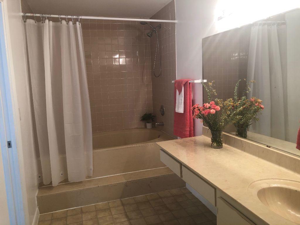 645 Executive Center Drive, Unit R202 West Palm Beach, FL 33401 - Photo 13 of 21 BATHROOM