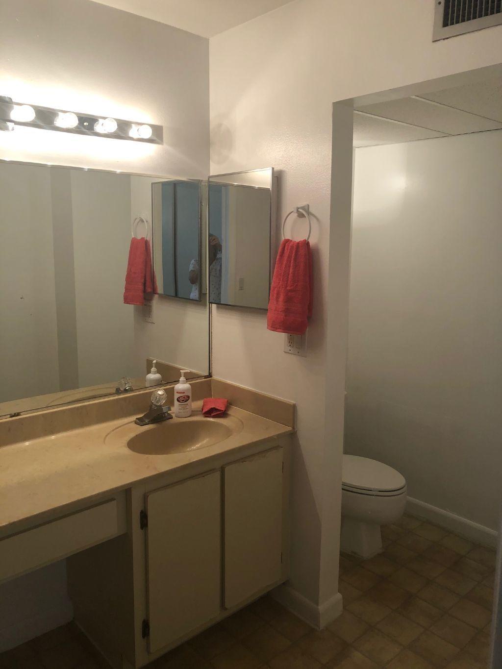 645 Executive Center Drive, Unit R202 West Palm Beach, FL 33401 - Photo 14 of 21 BATHROOM