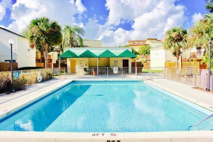 645 Executive Center Drive, Unit R202 West Palm Beach, FL 33401 - Photo 19 of 21 POOL