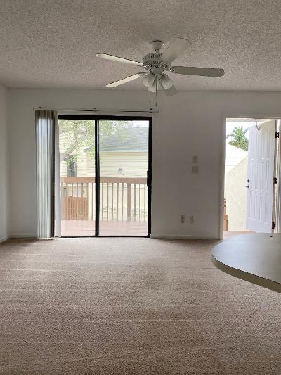 645 Executive Center Drive, Unit R202 West Palm Beach, FL 33401 - Photo 5 of 21 LIVING ROOM