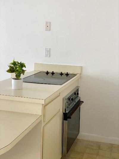 645 Executive Center Drive, Unit R202 West Palm Beach, FL 33401 - Photo 7 of 21 KITCHEN