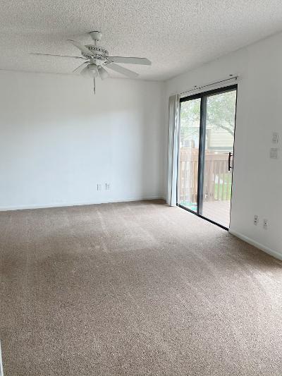 645 Executive Center Drive, Unit R202 West Palm Beach, FL 33401 - Photo 9 of 21 LIVING ROOM