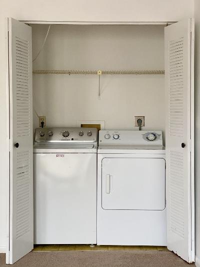 645 Executive Center Drive, Unit R202 West Palm Beach, FL 33401 - Photo 10 of 21 LAUNDRY