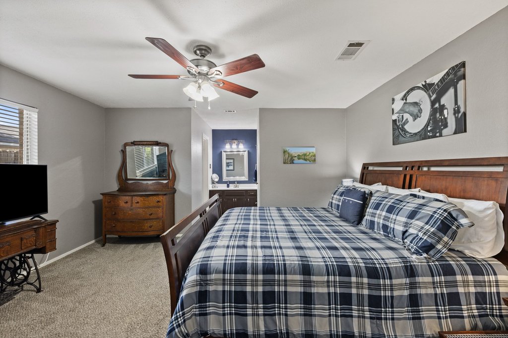4526 Langtry Lane Austin, TX 78749 - Photo 24 of 33 Large primary bedroom with en suite bathroom
