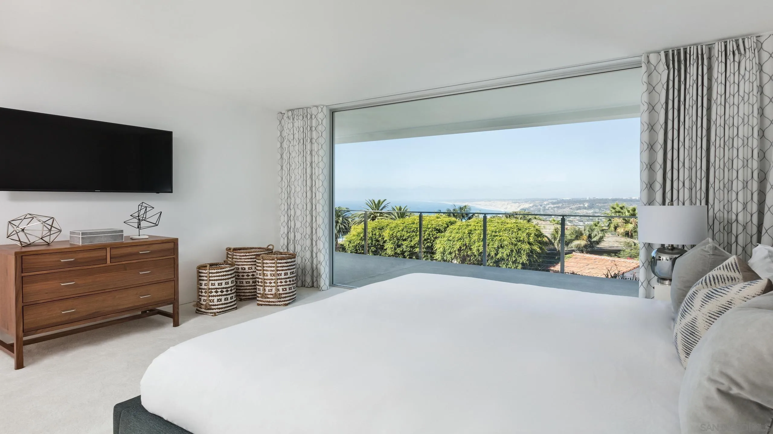 7502 Hillside Drive La Jolla, CA 92037 - Photo 21 of 29 a bedroom with a bed and a flat screen tv