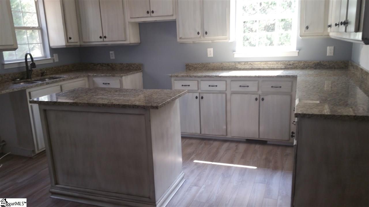 14 Haley Court Greenville, SC 29607 - Photo 4 of 10 Gallery Image 4