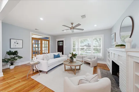 $950,000 | 713 Wendel Street, Houston, TX 77009