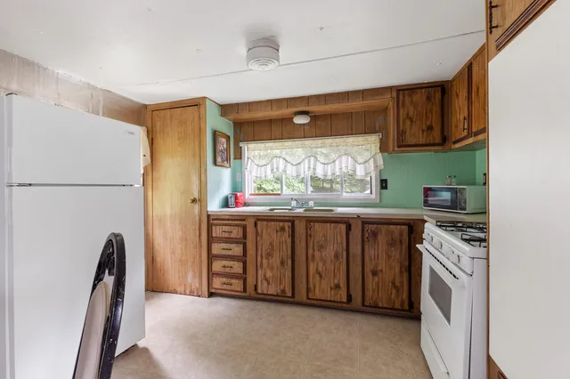 $85,000 | 146 Ferry Street, Solon, ME 04979