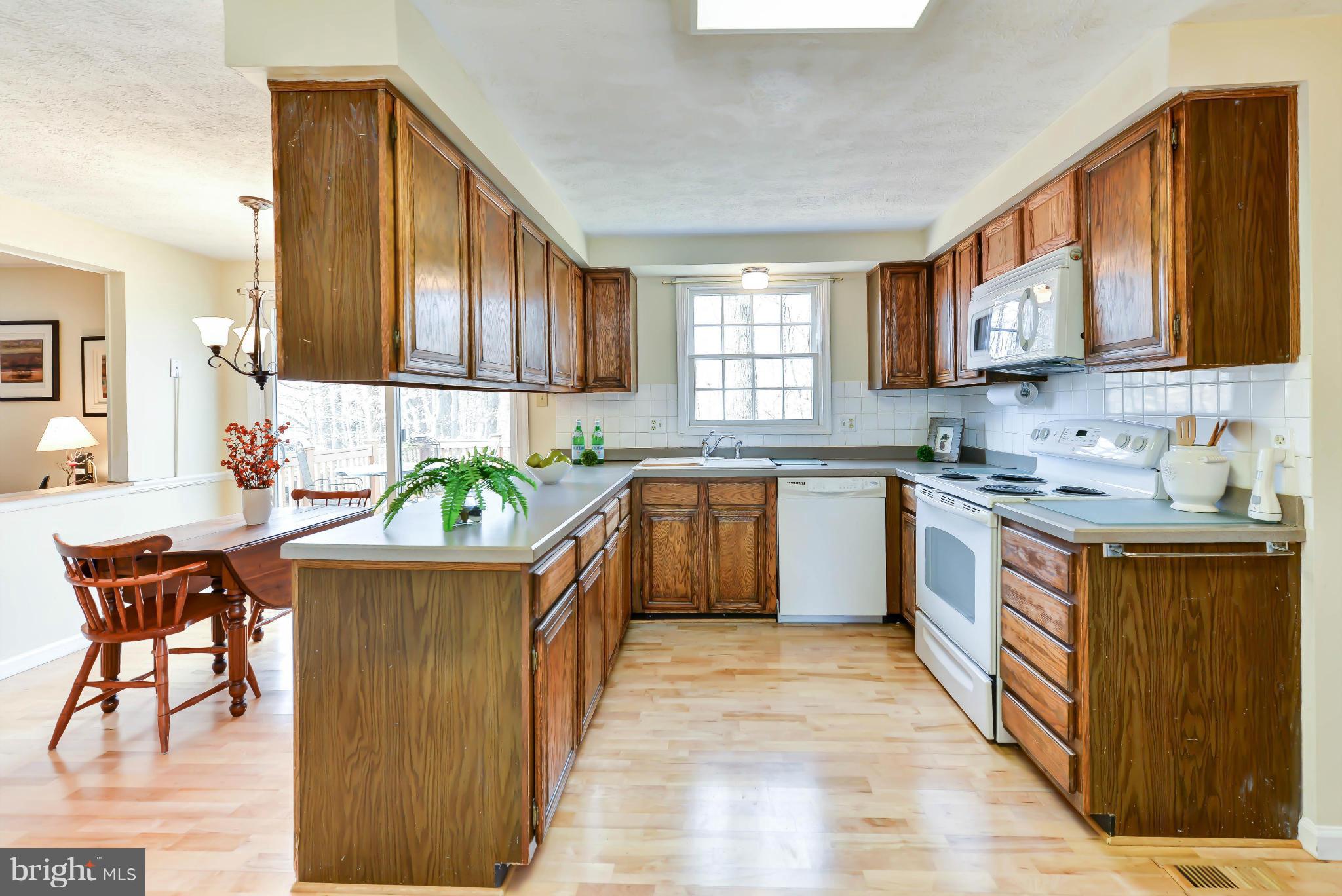 8070 Athena Street Springfield, VA 22153 - Photo 8 of 30 Kitchen