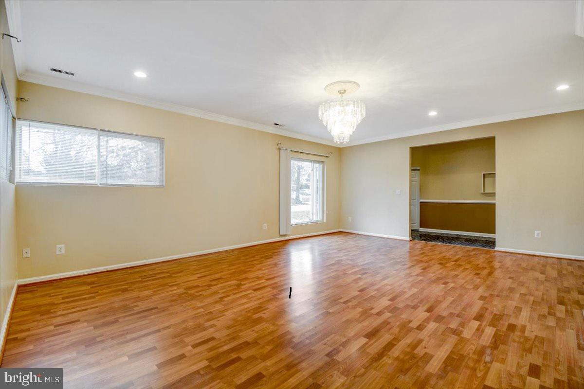 7616 Carla Road Baltimore, MD 21208 - Photo 3 of 23 Huge living room.