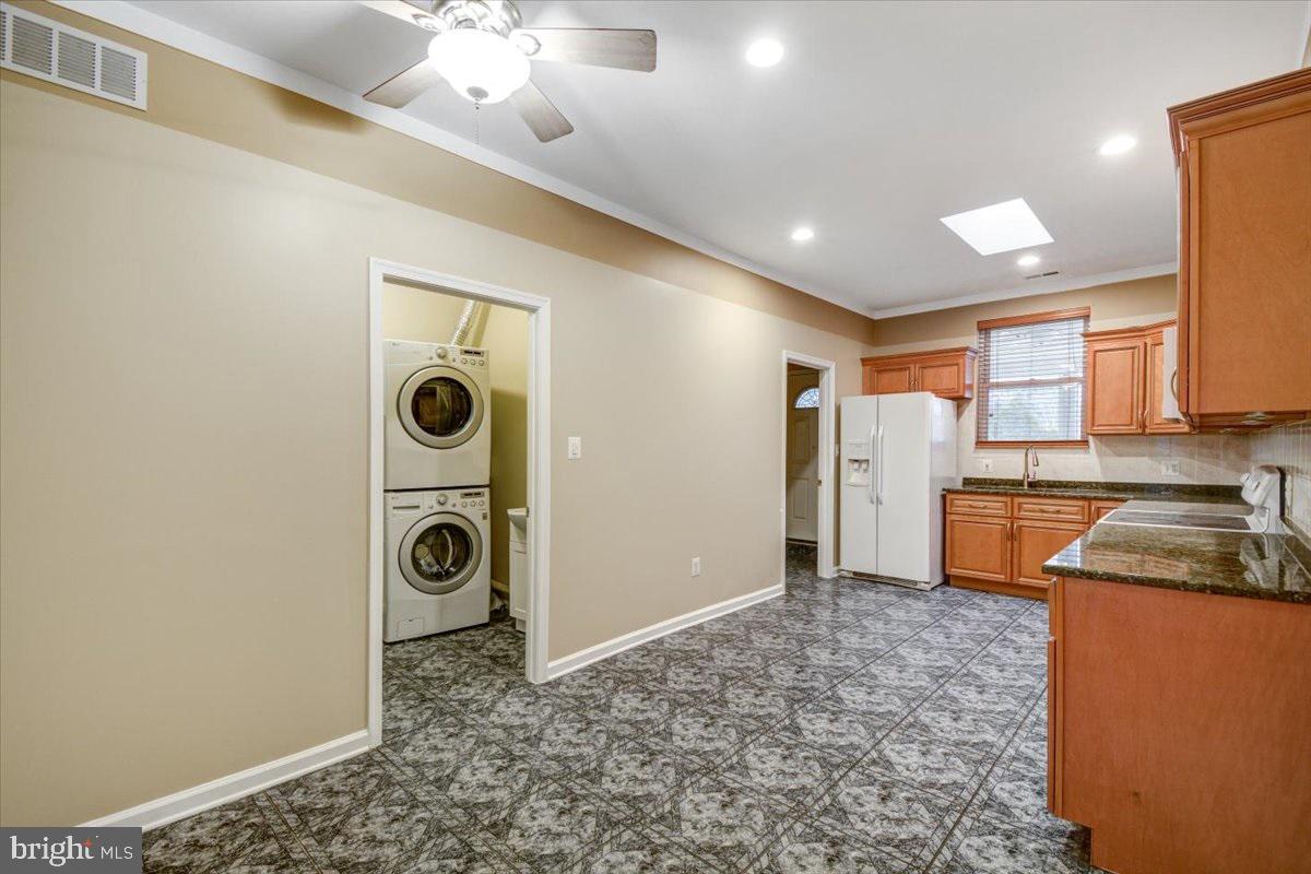 7616 Carla Road Baltimore, MD 21208 - Photo 4 of 23 Modern title floor