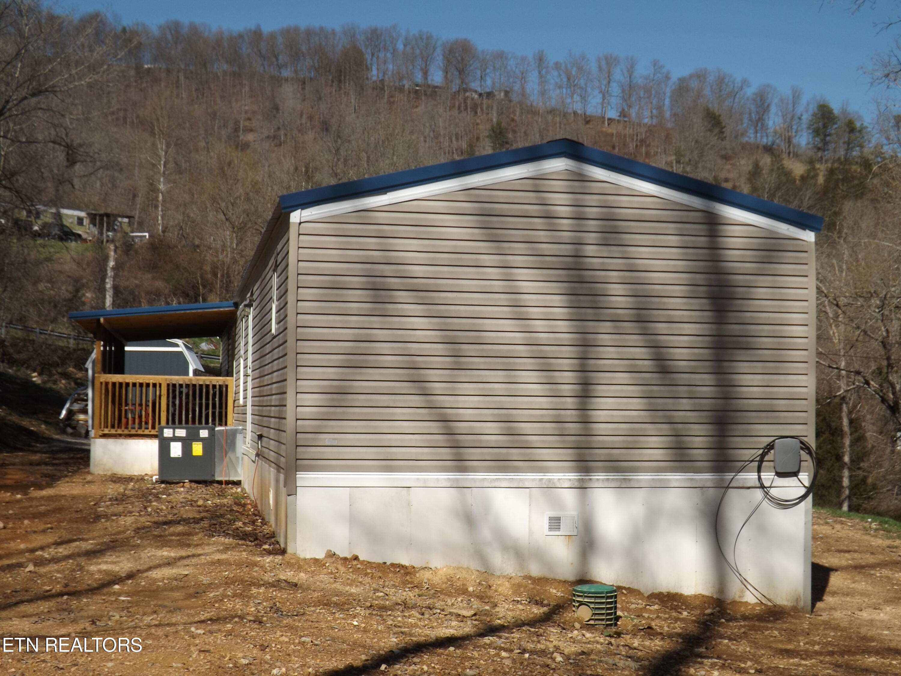 1718 Little Creek Road Harrogate, TN 37752 - Photo 5 of 30 DSCF1597