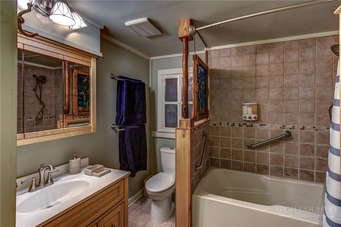 392 Old Danner Road Vilas, NC 28692 - Photo 9 of 23