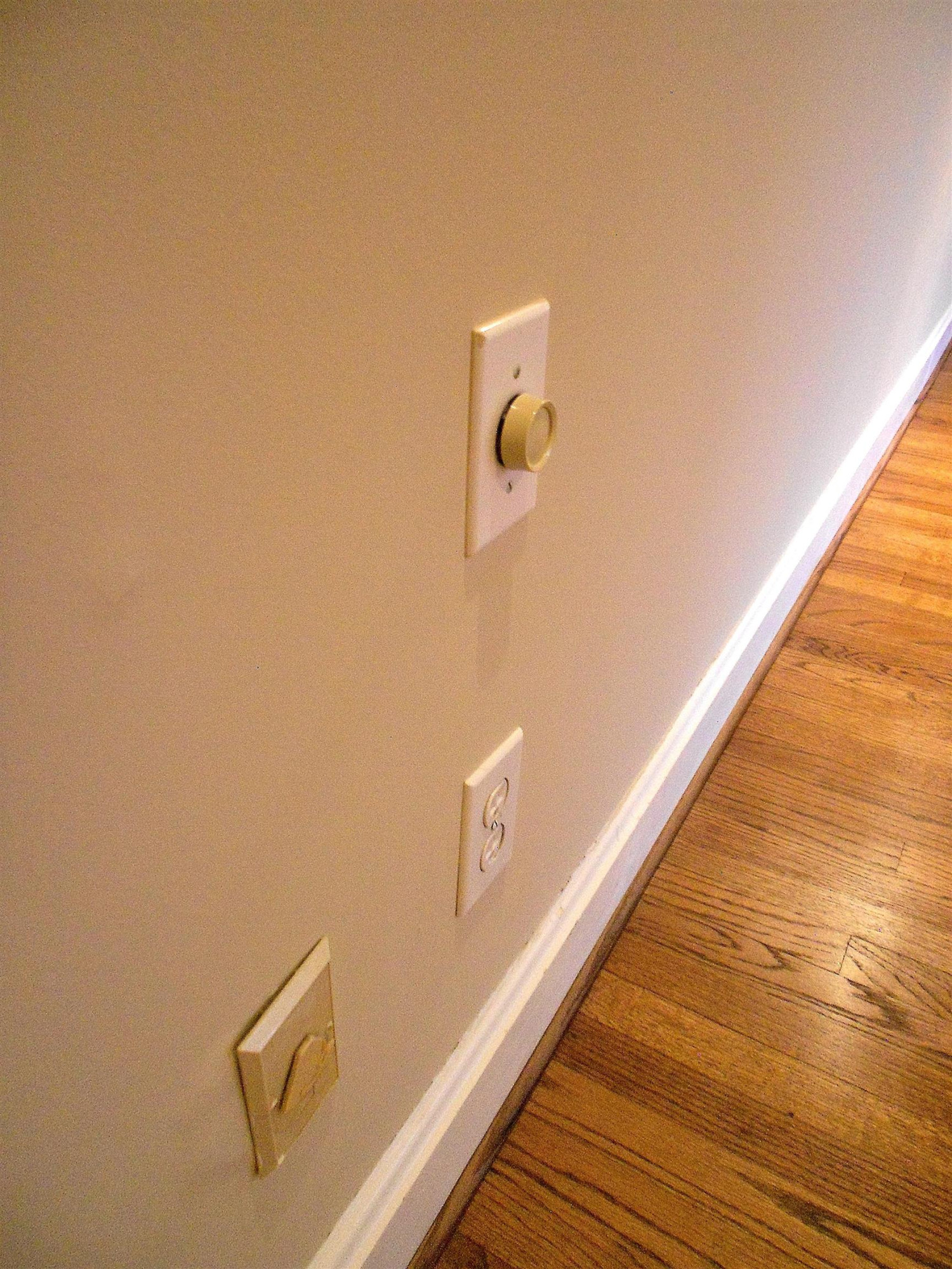 5805 Contour Drive Raleigh, NC 27612 - Photo 27 of 49 Light controls