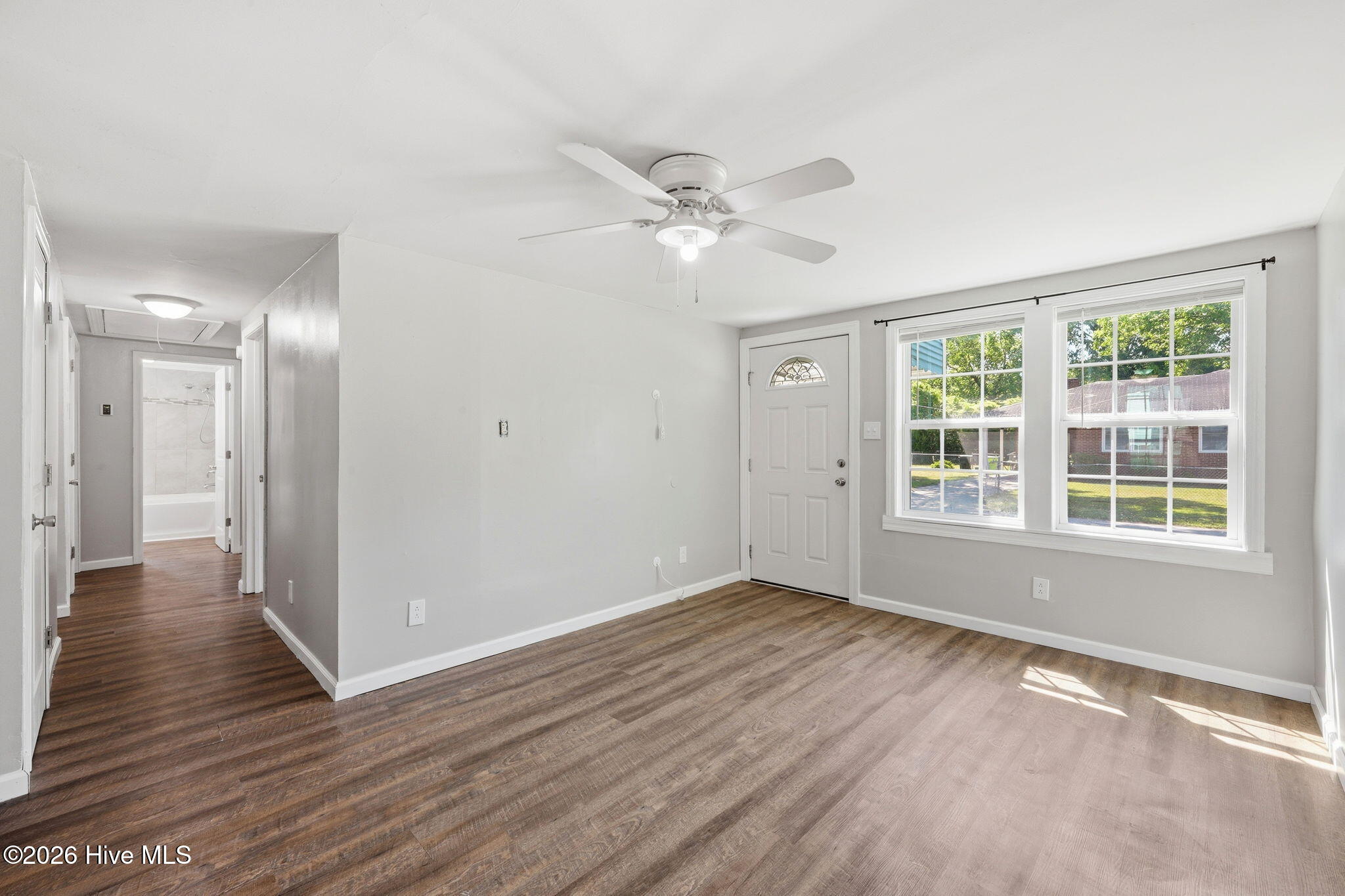 518 Ruth Avenue New Bern, NC 28560 - Photo 7 of 42 Living RM