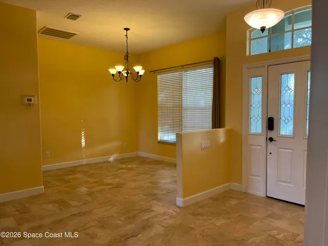 a sign that is sitting on the side of a road