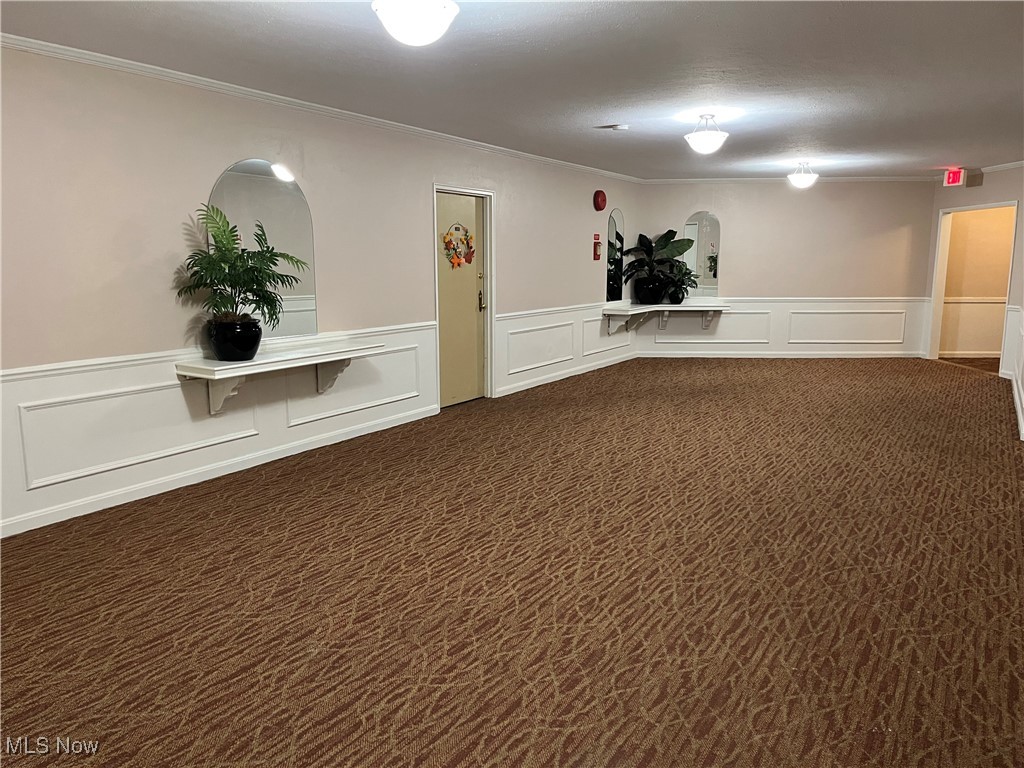 13800 Fairhill Road, Unit 204 Shaker Heights, OH 44120 - Photo 5 of 21 Hallway