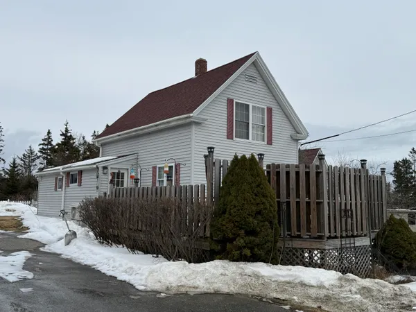 $495,000 | 20 Tea Hill Road, Stonington, ME 04681