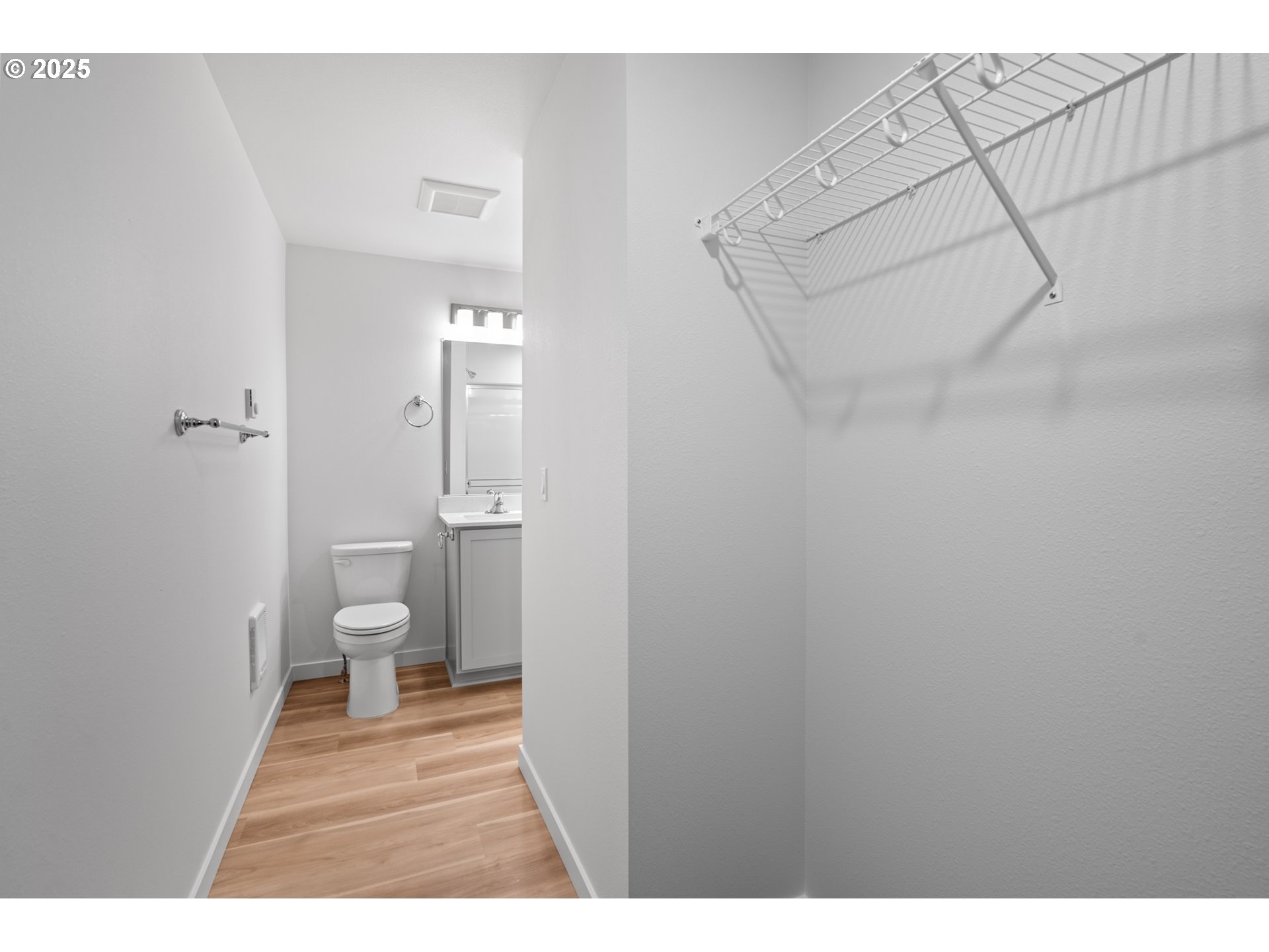 148 Southwest Eagle Drive Boardman, OR 97818 - Photo 13 of 27 a bathroom with a toilet sink and shower