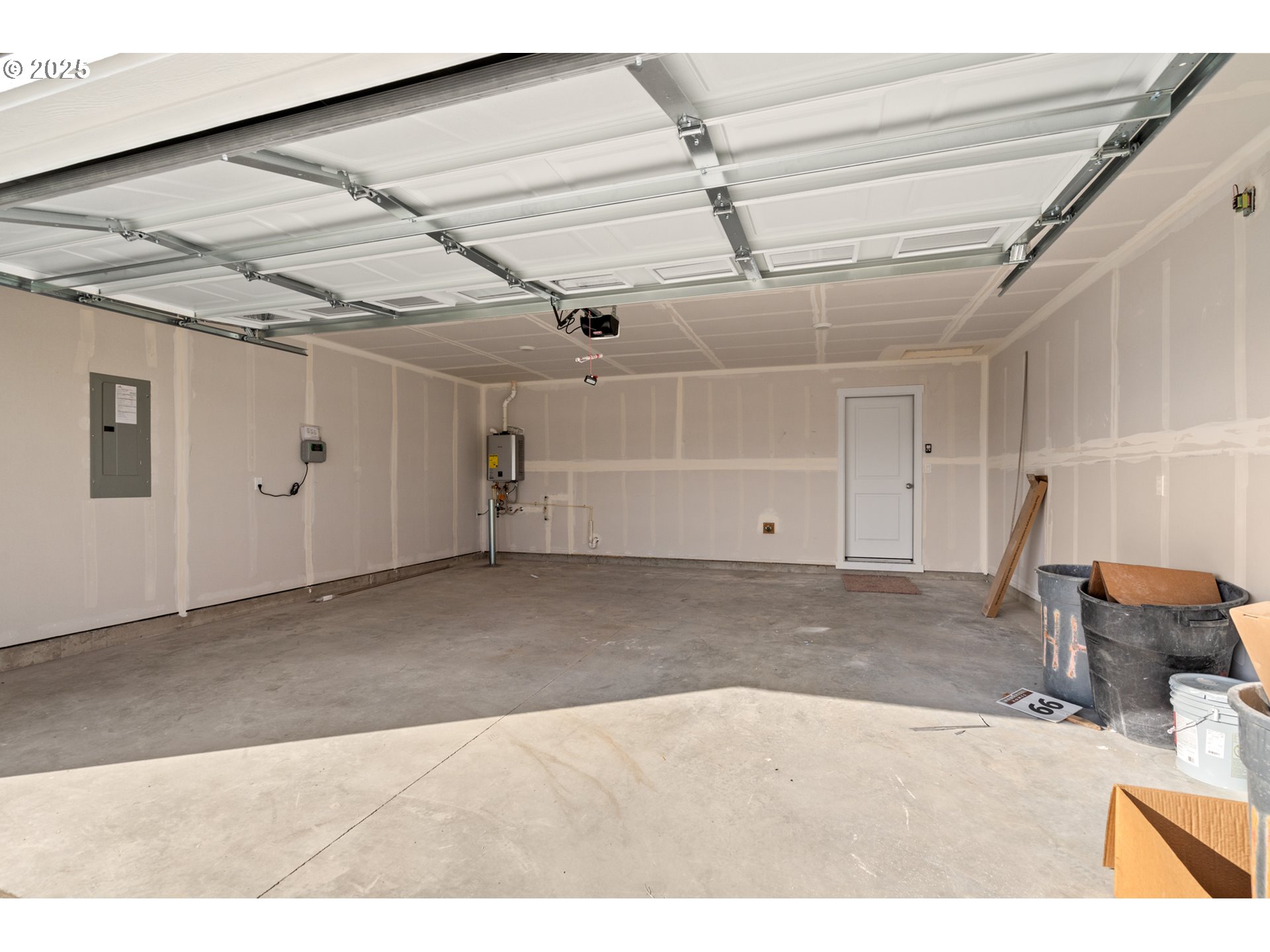 148 Southwest Eagle Drive Boardman, OR 97818 - Photo 22 of 27 a view of a room with gym equipment