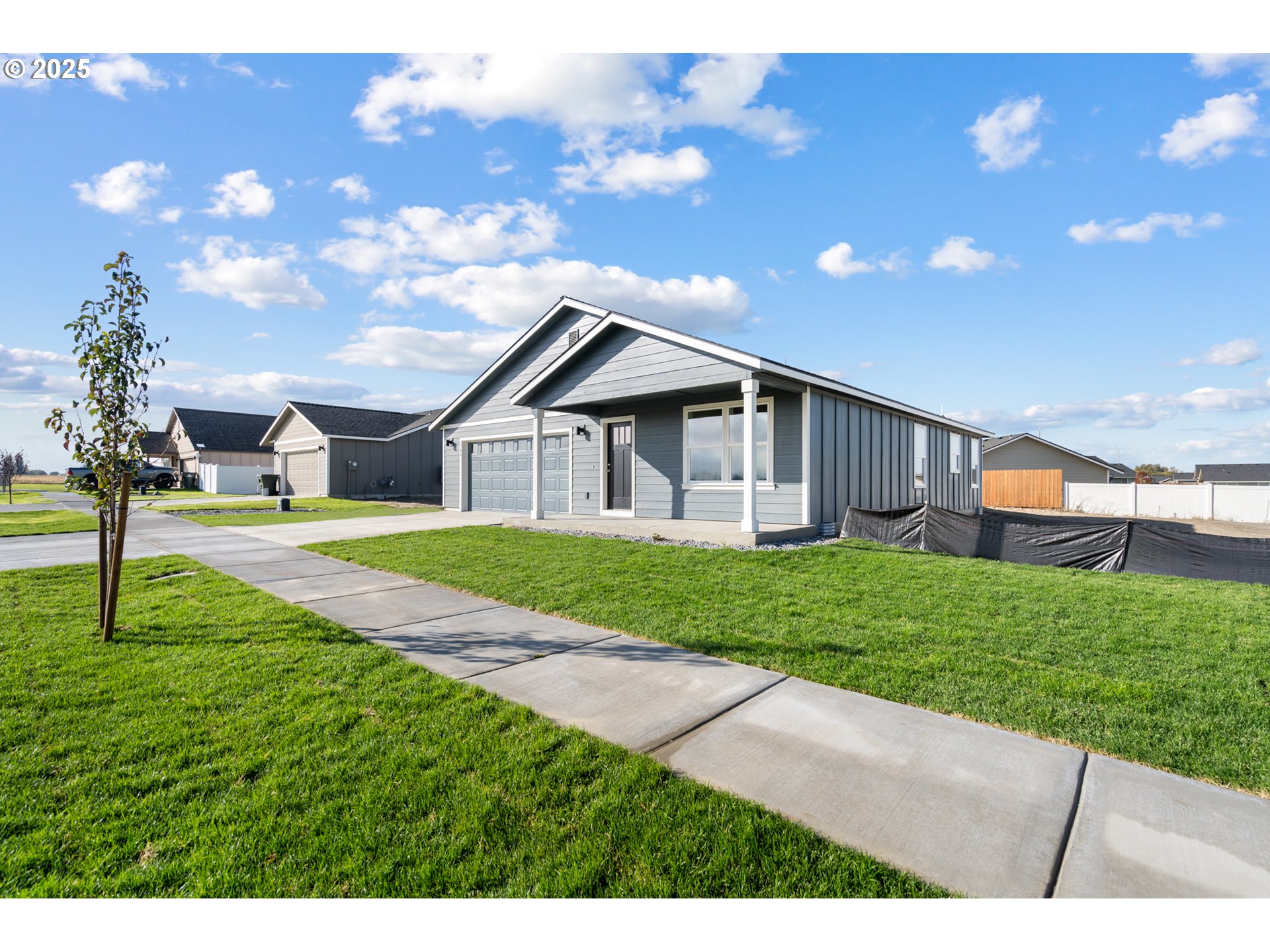 148 Southwest Eagle Drive Boardman, OR 97818 - Photo 26 of 27 a view of an house with backyard space and garden