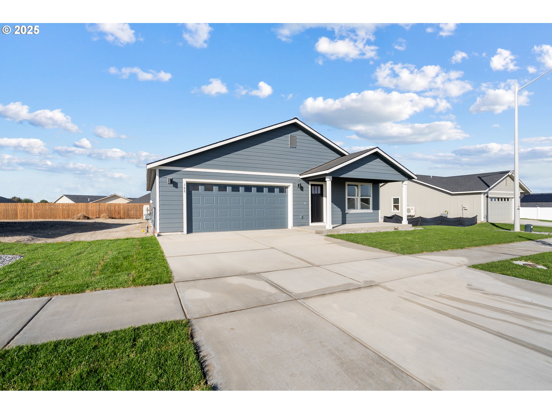 148 Southwest Eagle Drive Boardman, OR 97818 - Photo 27 of 27 a front view of a house with a yard and garage