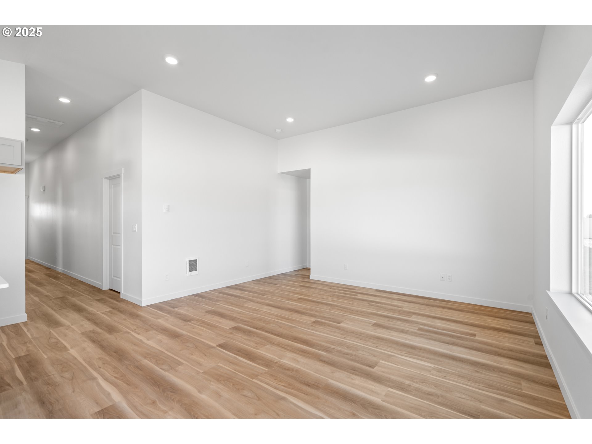 148 Southwest Eagle Drive Boardman, OR 97818 - Photo 6 of 27 a view of an empty room