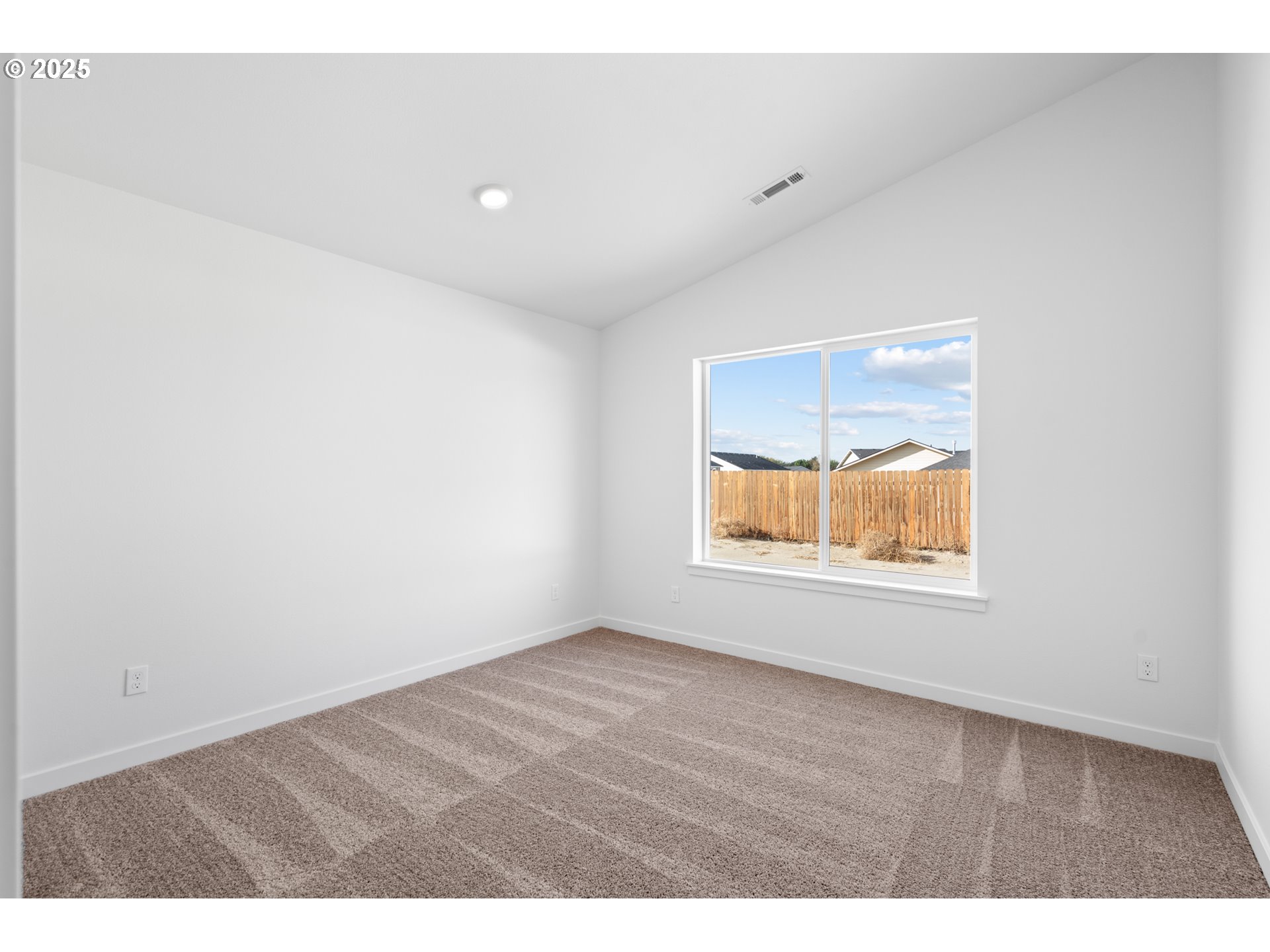 148 Southwest Eagle Drive Boardman, OR 97818 - Photo 8 of 27 a view of an empty room and window
