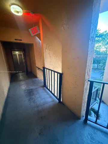 $2,000 | 4304 Northwest 9th Avenue, Unit 13C, Deerfield Beach, FL 33064