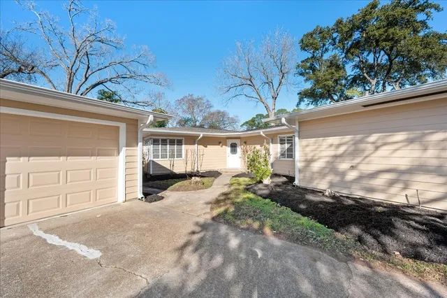 a view of a backyard of the house