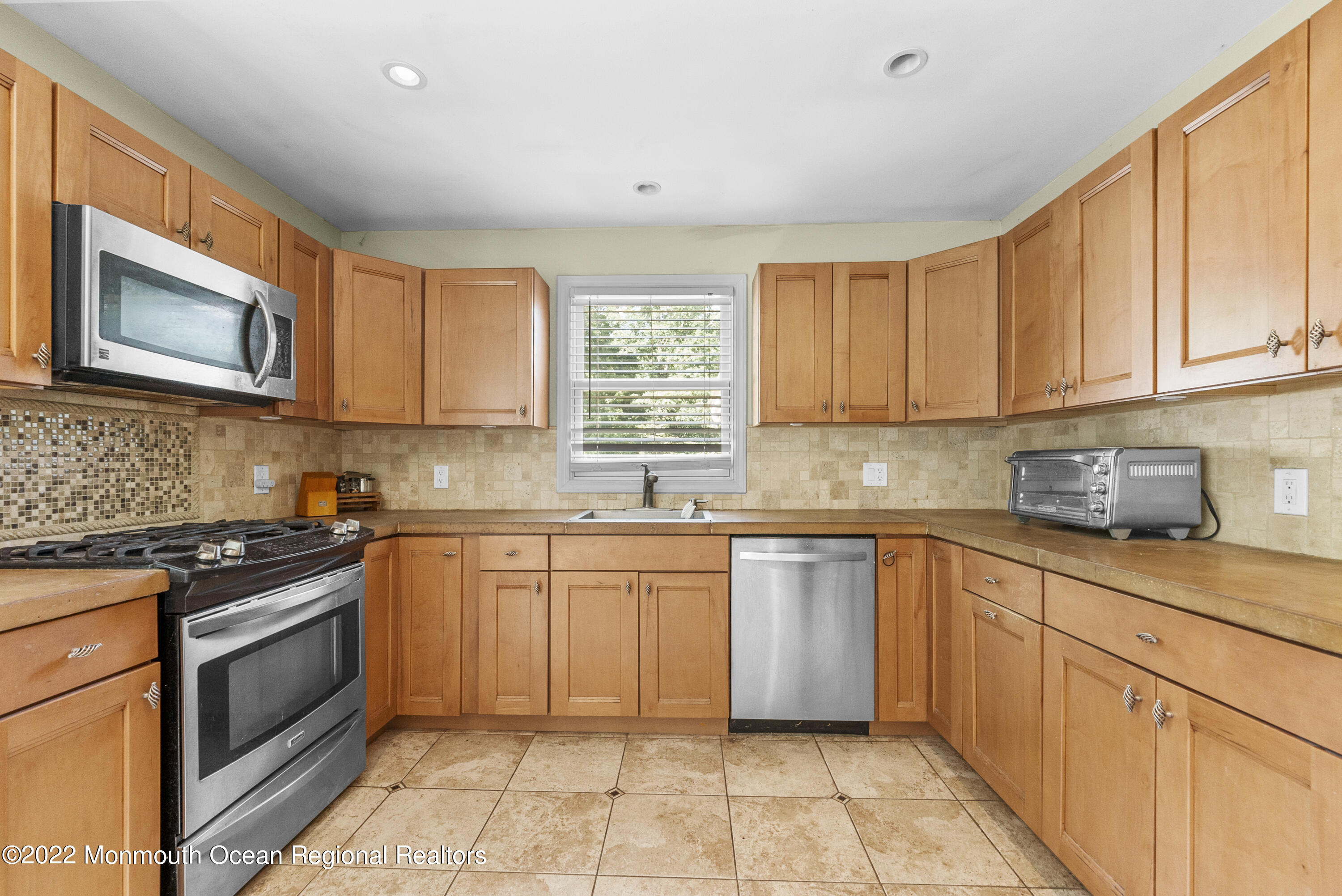 192 Long Swamp Road New Egypt, NJ 08533 - Photo 8 of 35 DSC09235