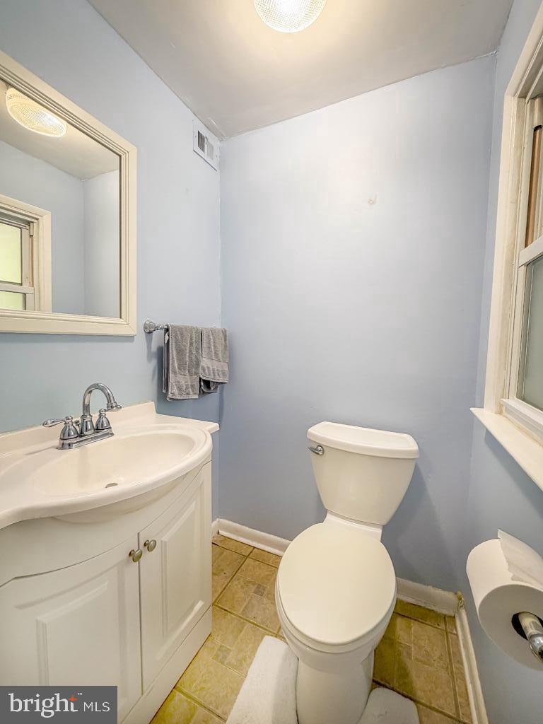 9965 Hardy Road Philadelphia, PA 19115 - Photo 29 of 43 Powder Room