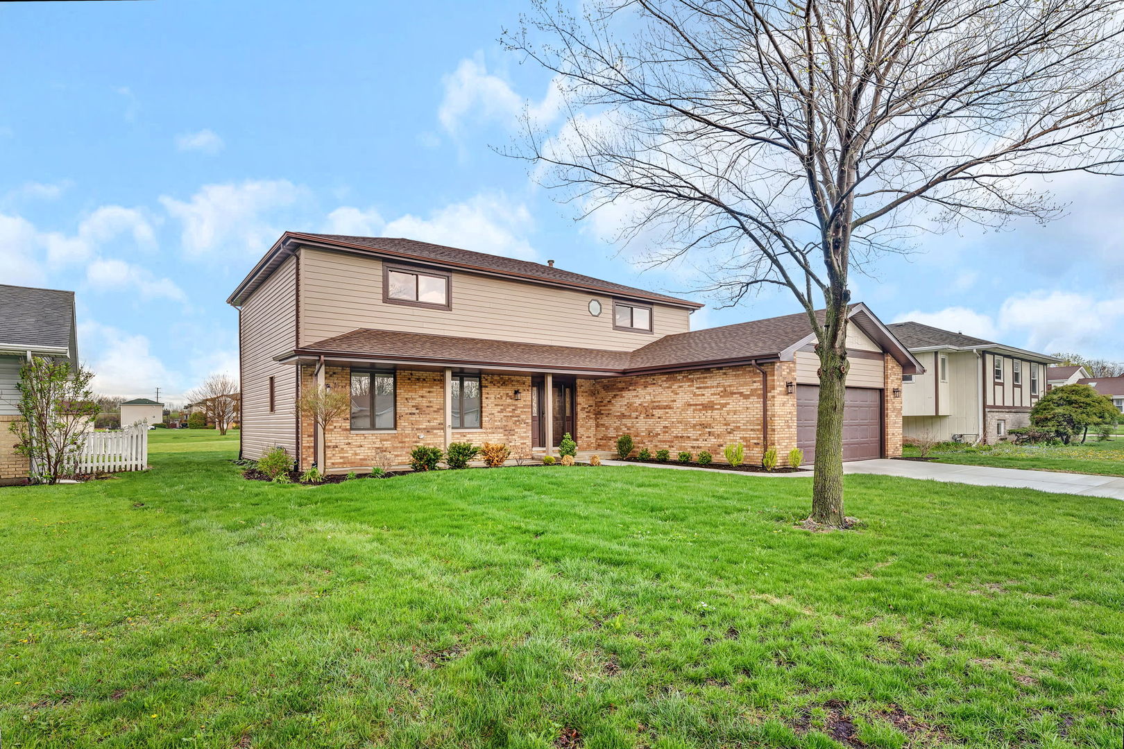 2380 Chestnut Lane Morris, IL 60450 - Photo 1 of 43 a view of a house with a yard