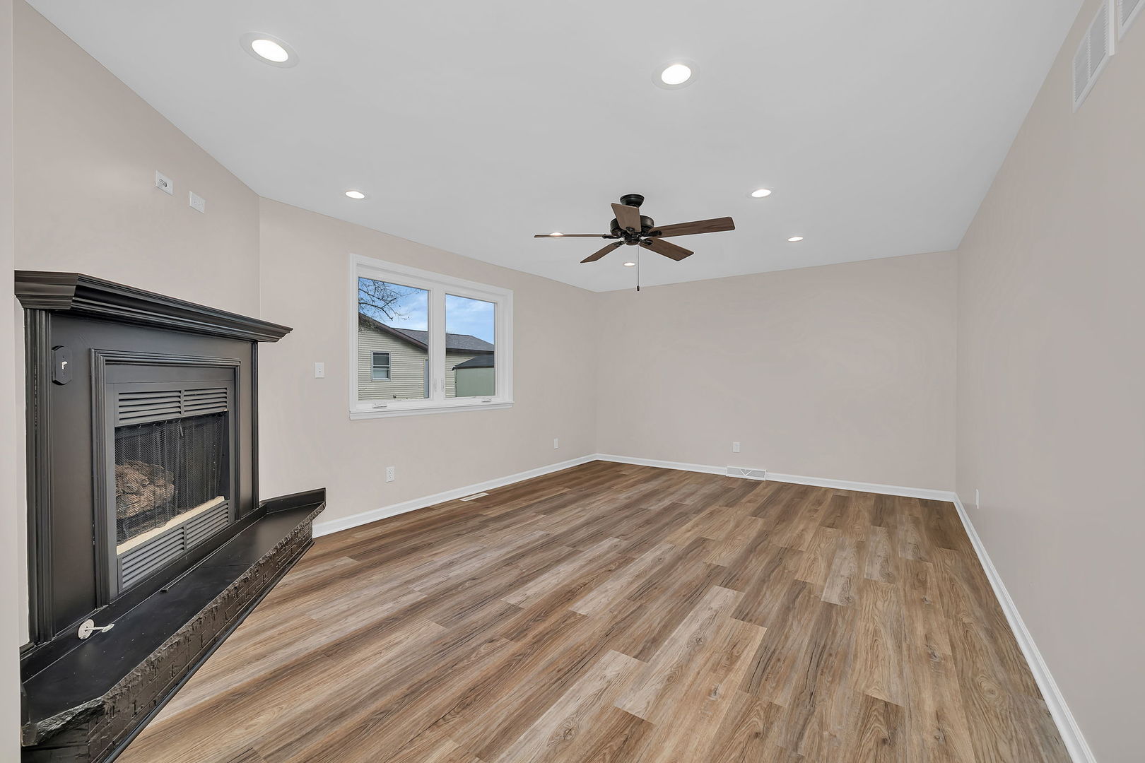 2380 Chestnut Lane Morris, IL 60450 - Photo 20 of 43 a view of empty room with windows and fireplace