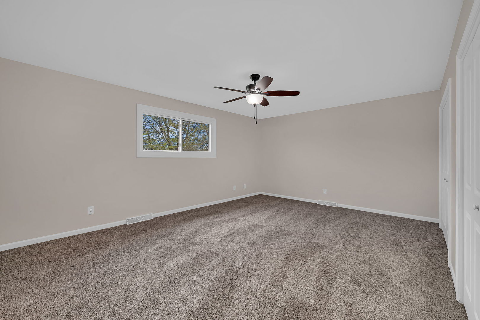 2380 Chestnut Lane Morris, IL 60450 - Photo 24 of 43 a view of an empty room with a window