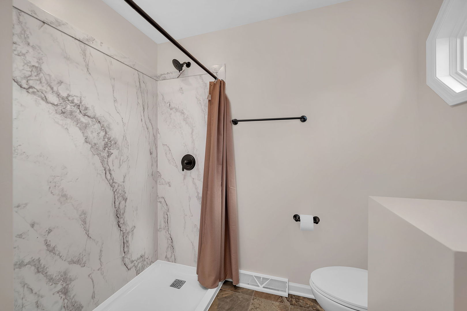 2380 Chestnut Lane Morris, IL 60450 - Photo 28 of 43 a bathroom with a toilet and shower