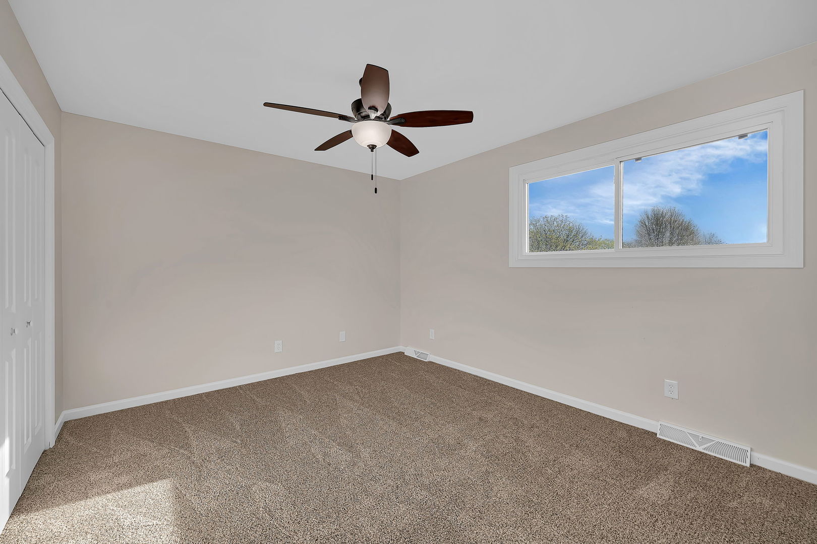 2380 Chestnut Lane Morris, IL 60450 - Photo 29 of 43 a view of a big room with wooden floor