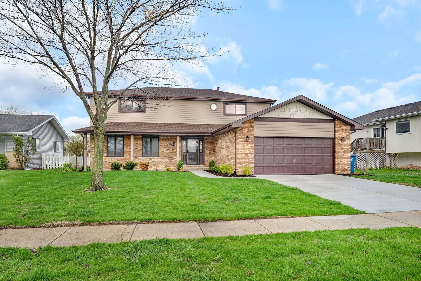 2380 Chestnut Lane Morris, IL 60450 - Photo 3 of 43 a view of a big house with a big yard and large trees